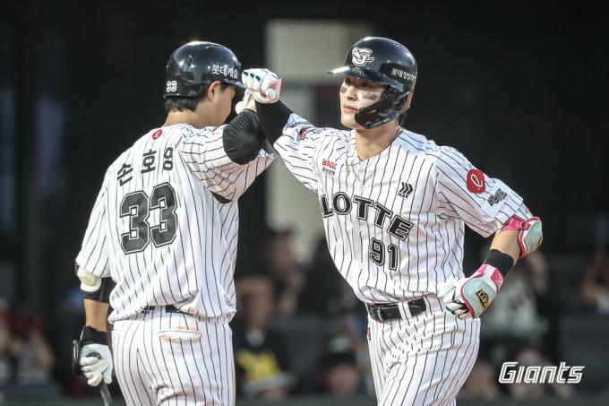 롯데 자이언츠가 25일 열린 KBO리그 사직 KIA 타이거즈전에서 7-4로 이겼다. (롯데 자이언츠 제공)