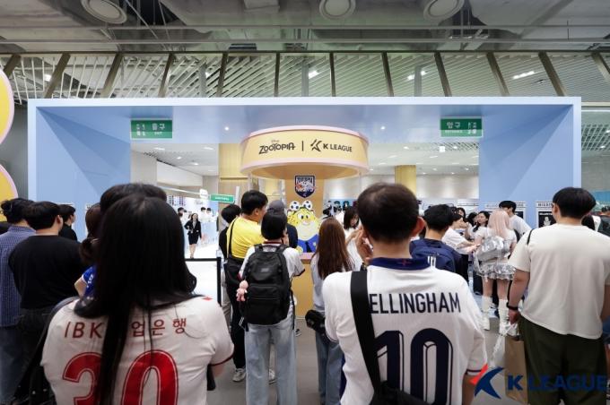 K리그-주토피아 협업 팝업스토어가 많은 관심을 받고 있다. (한국프로축구연맹 제공)