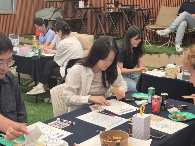  매월 마지막 주 금요일 또는 토요일에 주제별 소모임을 운영하는 '프리즘 매거진' 운영 모습. /사진제공=광명시