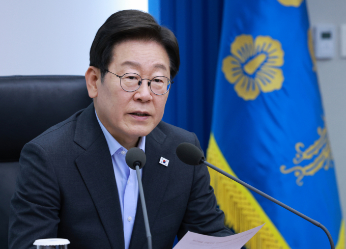 이재명 대통령이 미국 워싱턴 D.C. 한국전참전비에서 열린 72주년 6·25전쟁 정전협정 기념식에서 권오을 국가보훈부 장관 대독 기념사를 통해 미국은 피를 나눈 혈맹이자 가장 강한 동맹이라고 전했다. 사진은 지난 24일 이재명 대통령이 서울 용산 대통령실 청사에서 열린 제5차 수석보좌관회의에서 발언하고 있는 모습. /사진=뉴시스