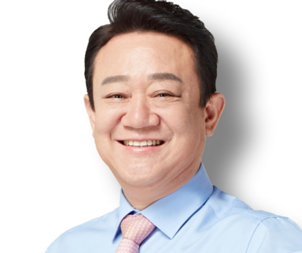 최호 전 경기도의원이 숨진 채 발견됐다. 사진은 최호 전 경기도의원. /사진=페이스북 캡처