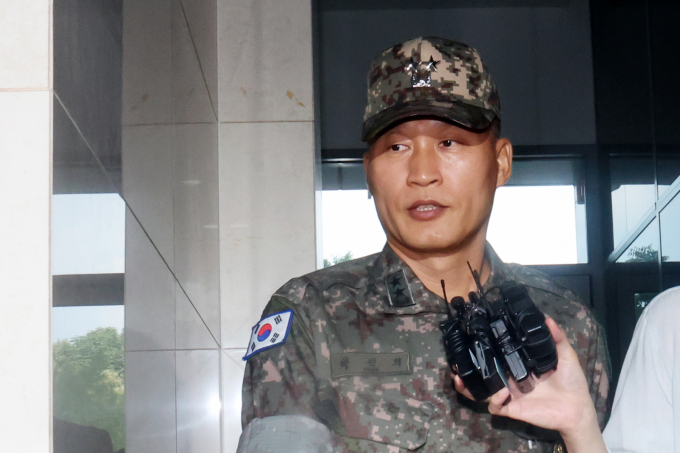 채상병 사건을 수사중인 이명현 특별검사팀이 28일 이종섭 전 국방부 장관을 보좌한 박진희 전 군사보좌관을 참고인 신분으로 소환해 조사중이다. 박진희 전 국방부 군사보좌관이 28일 서울 서초구 순직해병 특검팀 조사를 위해 출석하고 있다. /사진=뉴스1