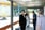 김경희 이천시장이 이천역에 설치된 스마트 쉘터를 둘러보고 있다. /사진제공=이천시