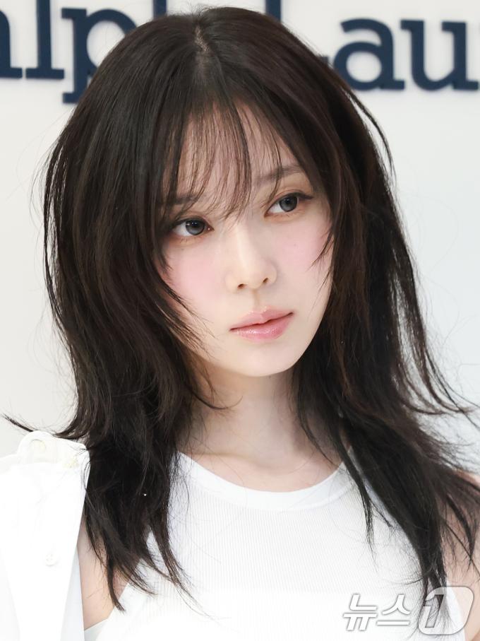 에스파 윈터가 28일 오전 경기도 성남시 분당구 현대백화점 판교점에서 열린 폴로 랄프 로렌 '폴로 플레이 백' 팝업스토어 오픈 행사에 참석해 포즈를 취하고 있다. ⓒ News1 권현진 기자