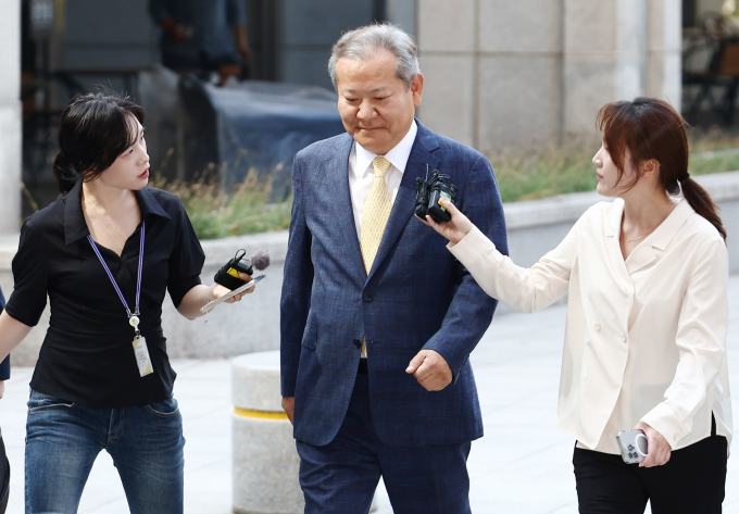 서울중앙지법이 오는 31일 오후 2시에 이상민 전 행안부 장관에 대한 영장실질심사를 연다. 사진은 이 전 장관이 지난 25일 서울 서초구 서울고등검찰청에 마련된 내란 특검 사무실에서 '언론사 단전·단수 의혹' 관련 피의자 조사를 받기 위해 출석한 모습. /사진=뉴스1 