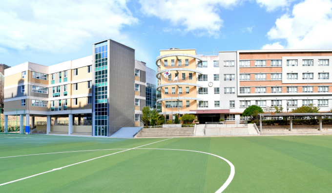 정관신도시에 위치한 신정고등학교 전경/사진=부산교육청