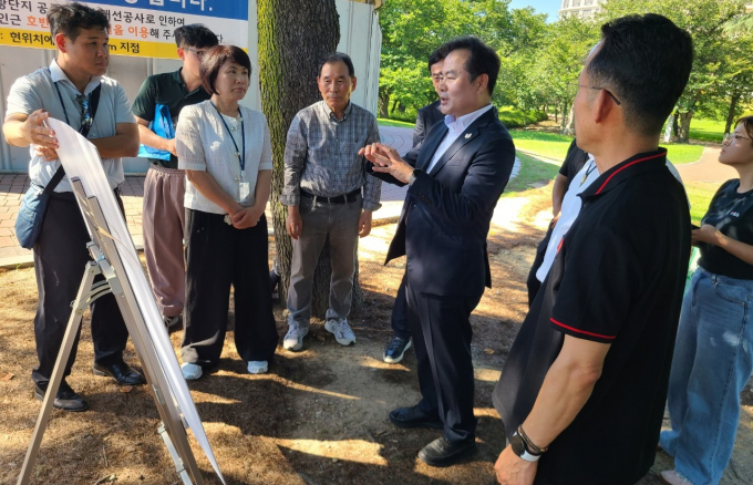 김학홍 경북도 행정부지사가 경주 보문단지 일원에서 현장점검을 하고 있다./사진제공=경상북도