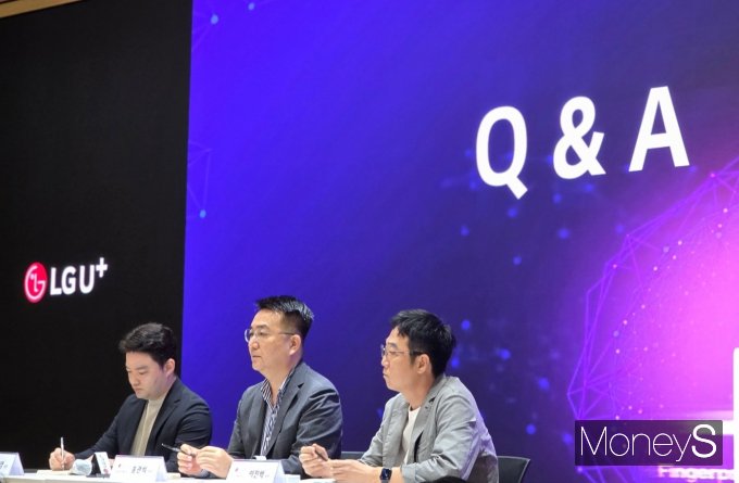 LG유플러스는 2023년 7월 최고경영자(CEO) 직속 조직인 정보보안센터를 출범시킨 이후 정보보호 전략의 3대 축으로 ▲보안 거버넌스 ▲보안 예방 ▲보안 대응을 제시하며 체계적 보안 강화를 추진하고 있다. 사진은 LG유플러스 관계자들이 질의응답에 나선 모습. /사진=김성아 기자
