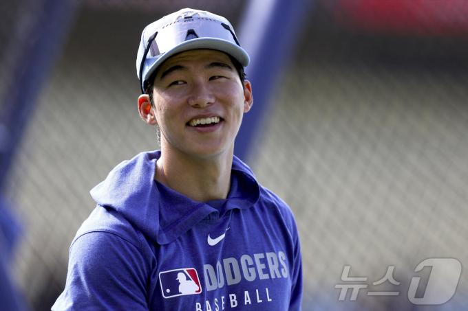 LA 다저스 김혜성은 왼쪽 어깨 상태가 좋지 않다.  ⓒ 로이터=뉴스1