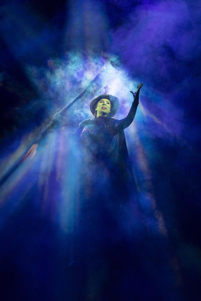 '디파잉 그래비티'(Defying Gravity) 장면. ⓒJeff-Busby(에스앤코 제공)