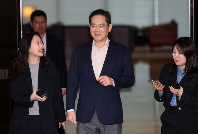 이재용 삼성전자 회장이 지난 4월9일 일본 출장을 마치고 서울 강서구 김포비즈니스항공센터(SGBAC)로 귀국하고 있다. / 사진=뉴시스 홍효식 기자 /사진=홍효식