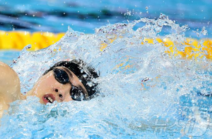 황선우가 29일(현지시간) 싱가포르에서 열린 2025 세계선수권 경영 남자 자유형 200m 결선에서 역영하고 있다. 이날 황선우는 1분44초72로 8명 중 4위를 기록했다. ⓒ 로이터=뉴스1