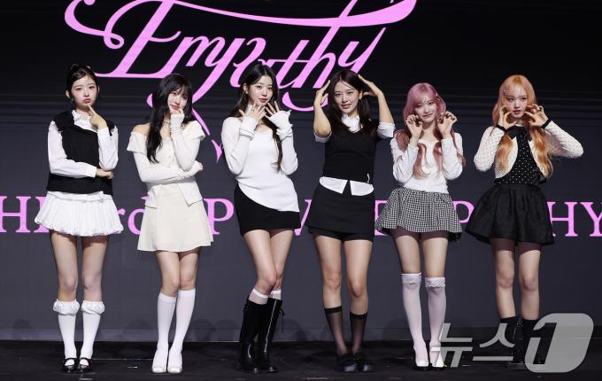 걸그룹 아이브(IVE)의 레이(왼쪽부터), 가을, 장원영, 안유진, 리즈, 이서 2025.2.3/뉴스1 ⓒ News1 김진환 기자