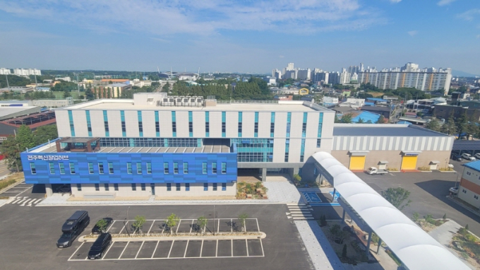 전주시 덕진구 팔복동 전주첨단벤처단지에 위치한 전주혁신창업허브 성장동 전경./사진=전주시
