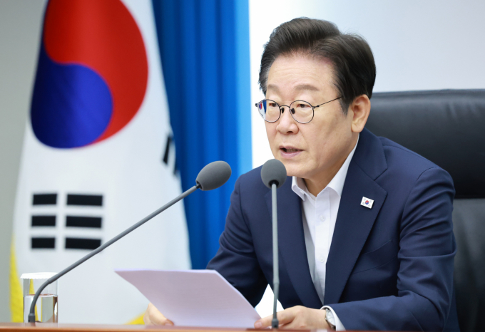 이재명 대통령이 30일 서울 용산구 대통령실에서 열린 비상경제점검 TF에서 배임죄 남용으로 기업 경영활동이 위축되지 않도록 경제형벌 합리화 TF를 가동하겠고 전했다. 이재명 대통령이 30일 서울 용산 대통령실 청사에서 열린 비상경제점검 태스크포스(TF) 3차회의에서 발언하고 있다. /사진=뉴시스(대통령실통신사진기자단)