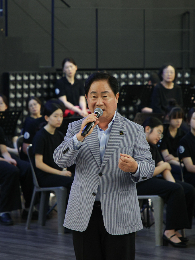  주광덕 남양주시장이 지난 29일 남양주시 조안면에 위치한 정약용펀그라운드에서 열린 제5회 펀펀 음악회에 참석해 인사말을 하고 있다. /사진제공=남양주시