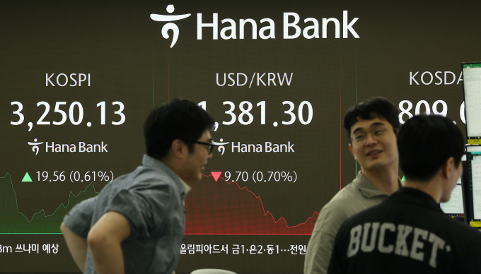 사진은 30일 서울 중구 하나은행 딜링룸. /사진=뉴스1