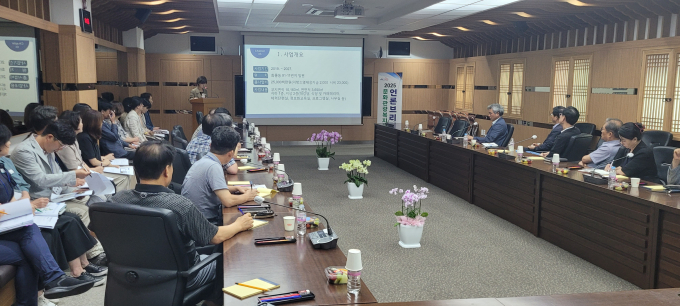 30일 영천시청 영상회의실에서 문화관광복지국 주요사업 언론브리핑을 하고 있다./사진제공=경북 영천시