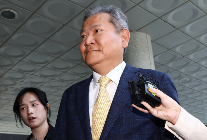 12·3 비상계엄 당시 '언론사 단전·단수'를 지시한 의혹을 받는 이상민 전 행정안전부 장관의 구속 여부가 이르면 31일 결정된다. 사진은 지난 25일 서울 서초구 서울고등검찰청에 마련된 내란 특검 사무실에서 '언론사 단전·단수 의혹' 관련 피의자 조사를 받기 위해 출석한 이 전 장관./ /사진=뉴스1