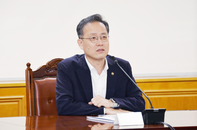 이형일 기획재정부 차관이 31일 서울 중구 은행회관에서 열린 '거시경제금융회의'를 주재하고 있다./사진=기획재정