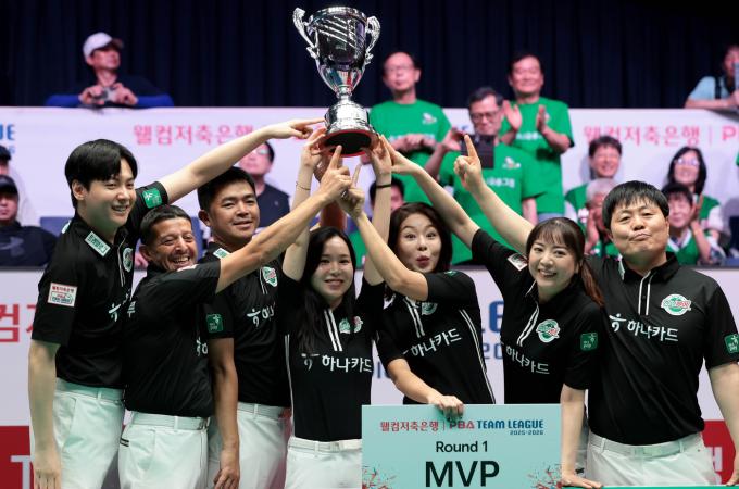 PBA 팀리그 우승을 차지한 하나카드 선수들(PBA 제공)