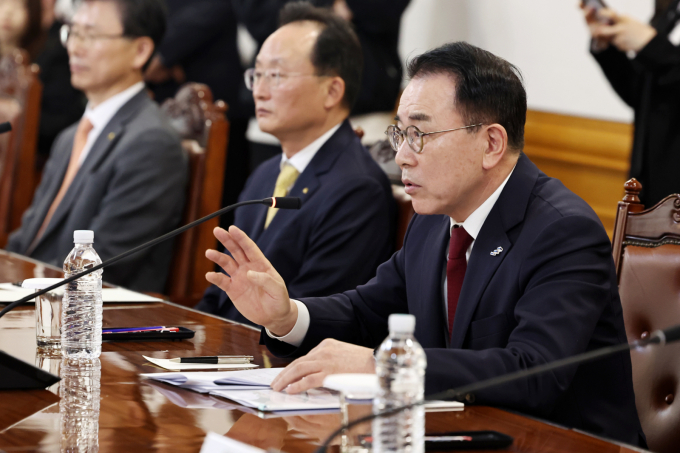 조용병 은행연합회 회장이 9일 오전 서울 중구 은행회관에서 열린 '민생 경제 및 은행권 경쟁력 제고를 위한 국민의힘-은행권 현장 간담회'에서 모두발언을 하고 있다./사진-뉴스1