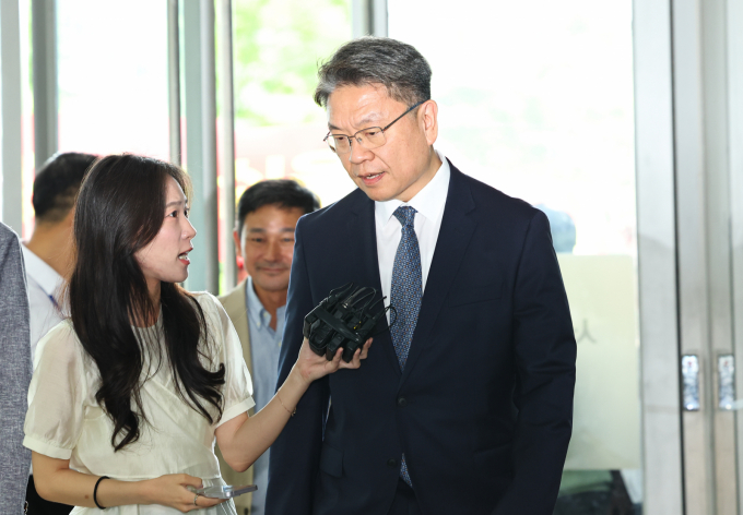 이명현 특별검사팀이 31일 서울 서초구 특검 사무실에서 이시원 전 대통령실 공직기강비서관을 소환해 조사 중이다. 이시원 전 대통령실 공직기강비서관이 31일 서울 서초구 이명현 순직 해병 특별검사 사무실에 피의자 신분으로 출석하고 있다. /사진=뉴시스