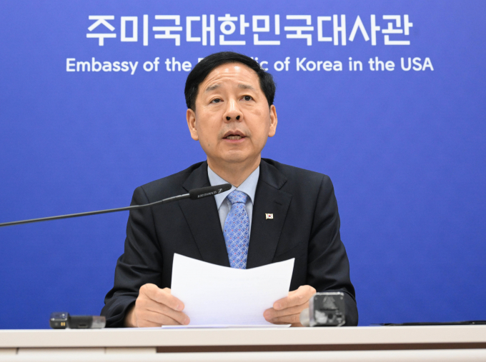 관세협상팀이 이번 한·미 관세 협상에 대해 상호호혜적인 결과를 이뤘다고 밝혔다. 사진은 구윤철 경제부총리 겸 기획재정부 장관이 지난 30일(현지시각) 미국 워싱턴D.C 주미대사관에서 브리핑하는 모습. /사진=뉴스1(기획재정부 제공)