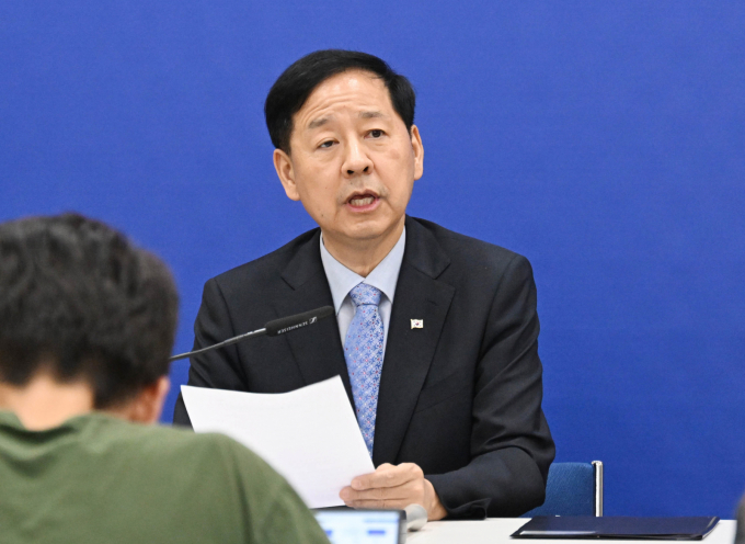 구윤철 경제부총리 겸 기획재정부 장관이 31일(한국시간) 미국 워싱턴D.C. 주미대한민국대사관에서 한-미 통상협의 결과 브리핑을 하고 있다. /사진=기획재정부(뉴스1) 