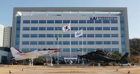 한국항공우주산업이 최근 극한호우 피해를 입은 산청군에 기부금을 전달했다. /사진=KAI