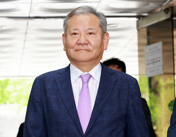 내란중요임무종사, 직권남용 권리행사 방해 등 혐의를 받는 이상민 전 행정안전부 장관이 법원에 출석했다. 사진은 내란중요임무종사, 직권남용 권리행사방해, 위증 혐의를 받는 이상민 전 행정안전부 장관이 31일 오후 서울 서초구 서울중앙지방법원에서 열린 구속 전 피의자 심문(영장실질심사)에 출석하는 모습. /사진=뉴시스