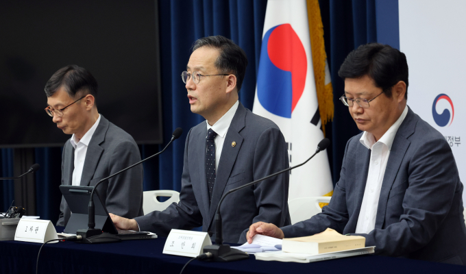 이형일 기획재정부 1차관이 지난 29일 세종시 정부세종청사에서 2025년 세제개편안을 발표하고 있다. / 사진=뉴시스 강종민 기자