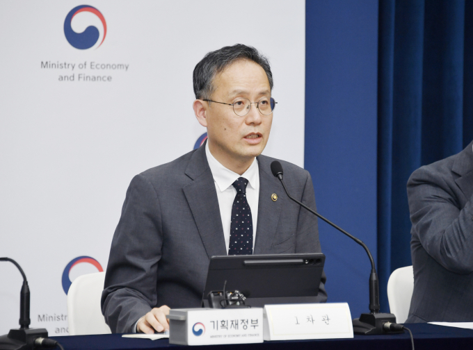 이형일 기획재정부 차관이 지난 29일 정부세종청사에서 열린 '2025년 세제개편안 상세 브리핑'에서 주요 내용을 발표하고 있다. / 사진=기획재정부 제공 