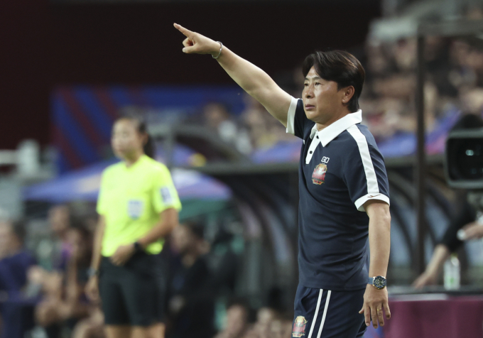 김기동 FC서울 감독이 FC바르셀로나와의 패배를 자양분 삼겠다고 다짐했다. 사진은 31일 서울월드컵경기장에서 열린 서울월드컵경기장에서 열린 제네시스 BBQ그룹 주관 2025 아시아투어 FC바르셀로나와 FC서울의 경기에 나선 김기동 감독의 모습. /사진=뉴시스