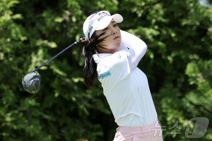 윤이나가 LPGA투어 AIG 위민스 오픈 1라운드에서 공동 4위에 올랐다. ⓒ AFP=뉴스1
