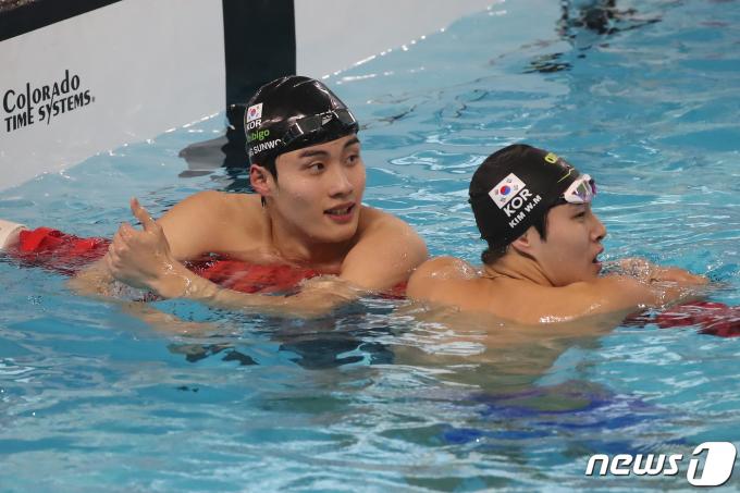 황선우(왼쪽)와 김우민. 뉴스1 DB ⓒ News1 공정식 기자