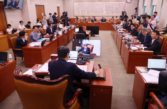 자산 2조원 이상의 대형 상장회사를 대상으로 집중투표제를 의무화하고 감사위원 분리 선출을 확대하는 내용을 담은 이른바 '더 센' 상법 개정안이 더불어민주당 주도로 국회 법제사법위원회 전체회의를 통과했다. 사진은 1일 서울 여의도 국회에서 열린 법제사법위원회 전체회의에서 상법 일부개정법률안이 통과되고 있는 모습. /사진=뉴시스