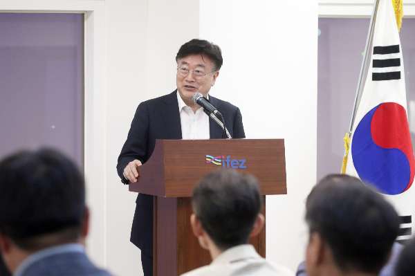 윤원석 인청장이 1일 'IFEZ 스마트시티 기반서비스 1단계 구축사업' 준공식에서 축사를 하고 있다. /사진제공=인천경제청