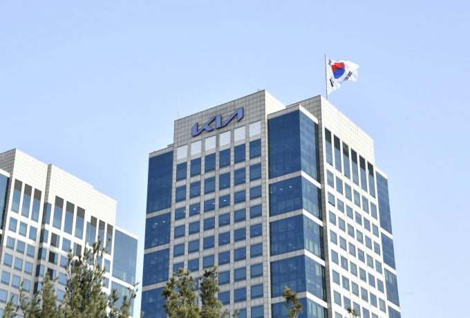 기아가 7월 국내외 시장에서 26만2705대의 판매 성적을 거뒀다. 사진은 서울 양재동 기아 사옥. /사진=기아