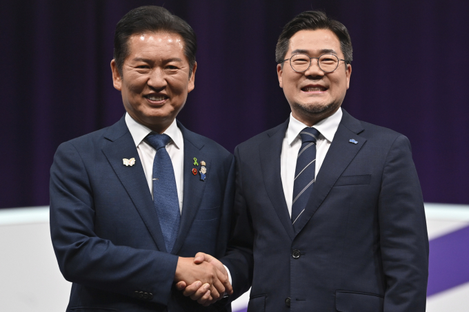 더불어민주당이 2일 전당대회에서 이재명 정부 첫 당 대표를 선출한다. 사진은 정청래(왼쪽), 박찬대 민주당 대표 후보들. /사진=뉴스1