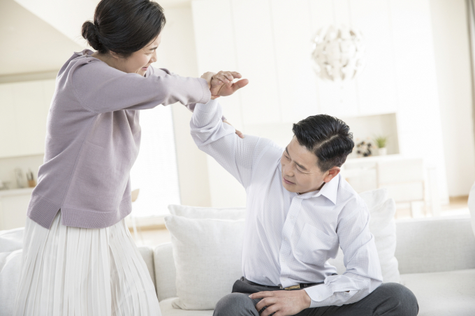 남편의 외도를 의심해 성기를 자른 아내와 이를 도운 사위가 영장실질심사를 받기 위해 법원에 출석했다. 사진은 기사 내용과 관련 없음. /사진=클립아트코리아