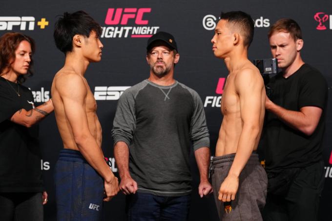 박현성(오른쪽)과 타이라 타츠로.(UFC 제공)