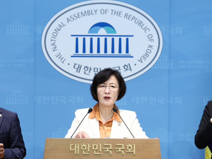 추미애 더불어민주당 의원이 윤석열 전 대통령의 영장 집행을 거부한 행태에 대해 강도 높은 비판을 쏟아냈다. 사진은 추 의원의 모습. /사진=뉴스1