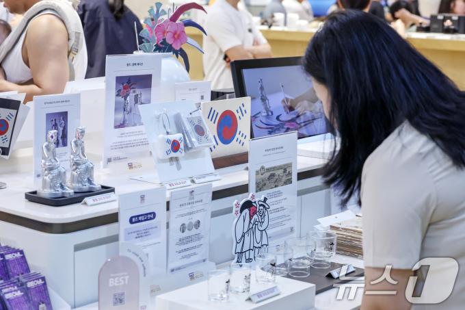 3일 오전 서울 용산구 국립중앙박물관 공식 굿즈 매장 '뮷즈샵'이 관람객들로 붐비고 있다. 2025.8.3/뉴스1 ⓒ News1 민경석 기자