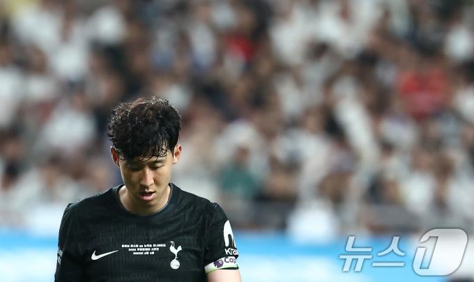 3일 오후 서울 마포구 서울월드컵경기장에서 열린 쿠팡플레이 시리즈 토트넘 홋스퍼와 뉴캐슬 유나이티드의 경기 후반전에서 토트넘 손흥민이 공격에 실패하자 아쉬워하고 있다. 2025.8.3/뉴스1 ⓒ News1 김민지 기자