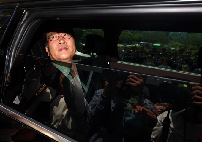 해병대원 순직사건 관련 의혹을 수사중인 이명현 특별검사팀이 4일 박성재 전 법무부 장관에 대해 강제수사에 돌입했다. 사진은 지난달 5일 박성재 법무부 장관이 경기 과천시 법무부에서 열린 장관 이임식을 마친 후 차량에 탑승하고 있는 모습. /사진=뉴시스