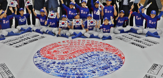 권선구가 광복 80주년을 맞아 추진한 손도장 태극기 만들기 행사. /사진=수원시