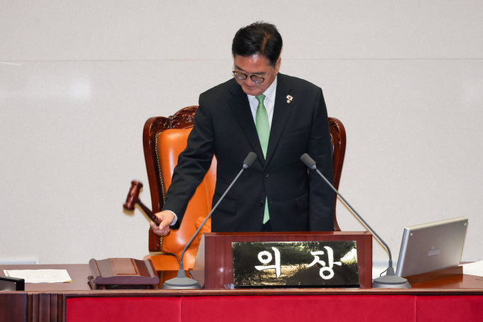 조은석 특별검사팀이 오는 7일 우원식 국회의장을 참고인 신분으로 소환해 조사한다. 우원식 국회의장이 지난달 23일 서울 여의도 국회에서 열린 제427회국회(임시회) 제2차 본회의에서 의사봉을 두드리고 있는 모습. /사진=뉴스1