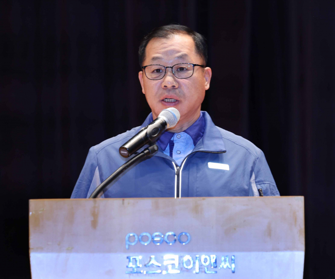정희민 포스코이앤씨 대표이사가 잇다른 중대재해 사고 발생에 자진 사임했다. 사진은 정 대표가 지난달 29일 인천 연수구 포스코이앤씨 인천 송도사옥에서 전날(28일) 경남 함양-창녕 고속도로 현장에서 발생한 중대재해와 관련해 사과문을 발표한 모습. /사진=뉴시스