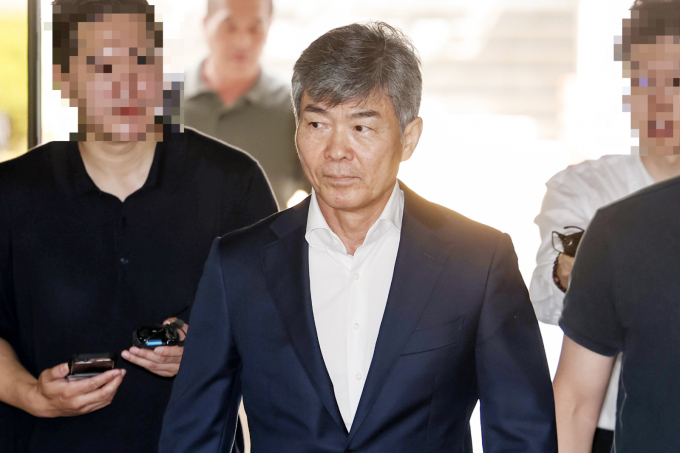 법원이 윤석열 전 대통령의 부인 김건희 여사 계좌 관리인으로 알려진 이종호 전 블랙펄인베스트먼트 대표에 대해 구속영장을 발부했다. 사진은 이 전 대표가 5일 서울 서초구 서울중앙지방법원에서 열린 영장실질심사에 출석한 모습. /사진=뉴스1